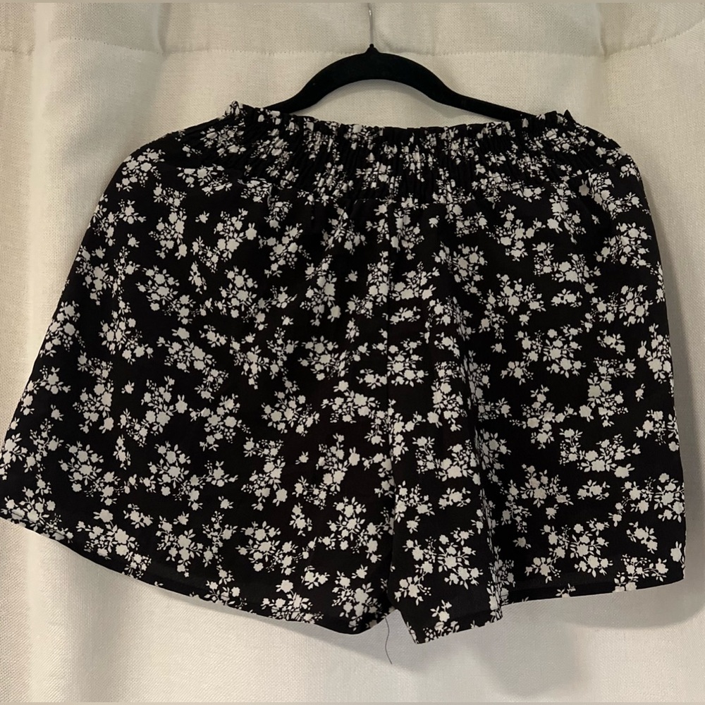 SHEIN shorts floral